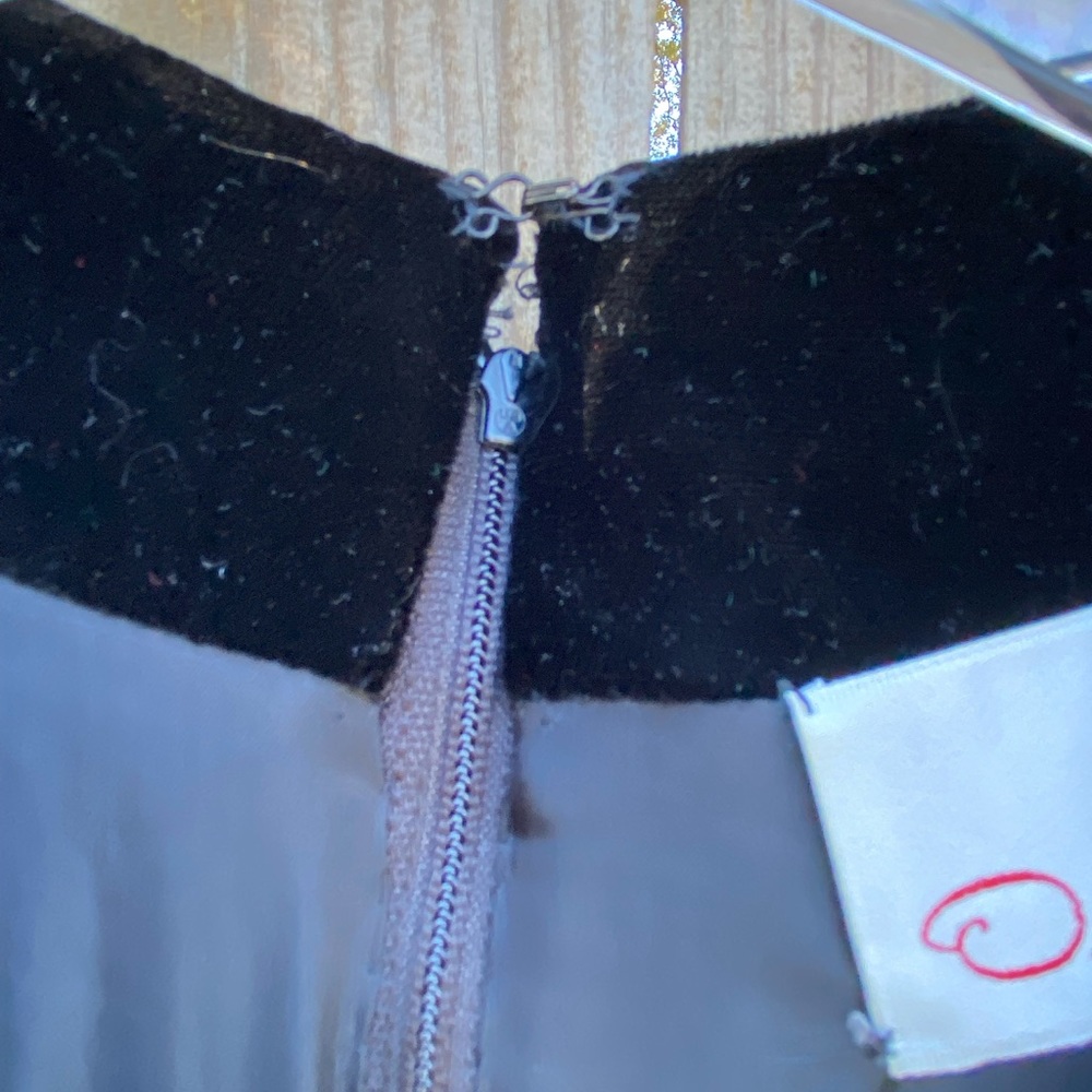 Vintage RARE Miss O by Oscar de la Renta Black Crushed Velvet Dress w/ Tie Waist - Picture 6 of 12